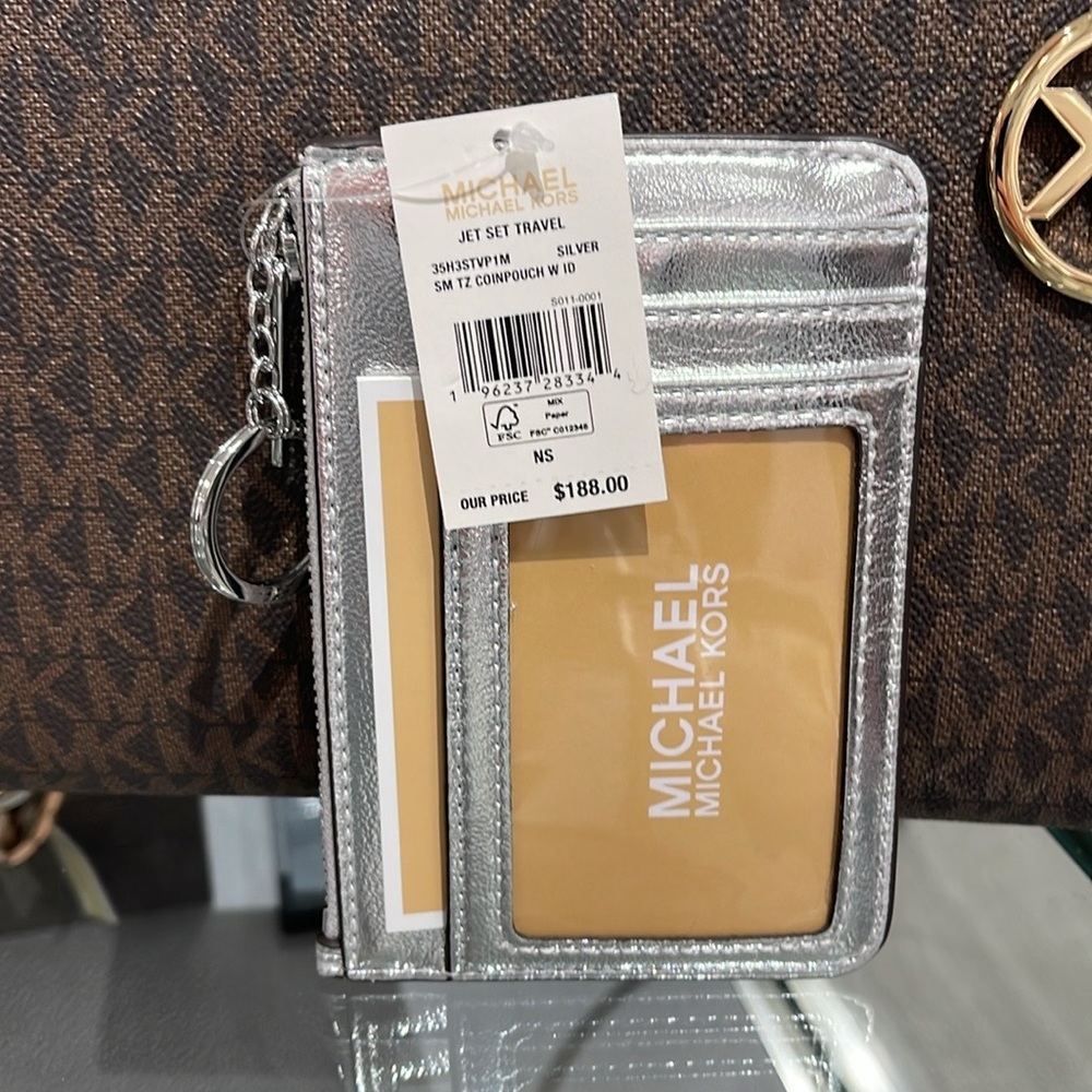 MICHAEL KORS
Jet Set Travel Small Top Zip Coin Pouch With ID
Silver 
NWT - Picture 8 of 16